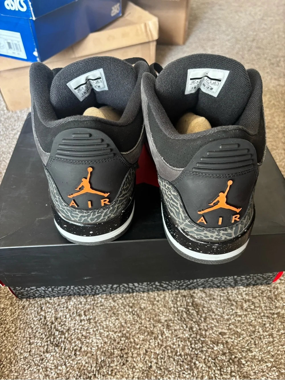Jordan Retro 3 Men's Sneakers - Black & Orange